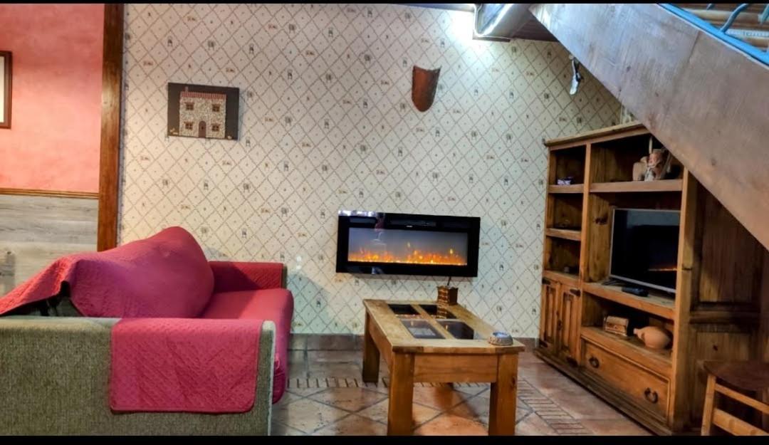 Ruralrut-El Tiemblo Wifi, Cabina De Hidromasaje, Aire Acondicionado Y A Pocos Metros De Zonas De Bano Naturales Extérieur photo